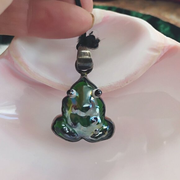 Charles Albert Green Dichroic Art Glass Frog Pendant in Sterling Silver 1 3/4" - Picture 4 of 8